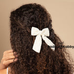 Load image into Gallery viewer, Classic White Hair Bow with Pearls – Beautiful Hair Clip for All Events