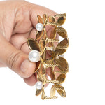 Load image into Gallery viewer, Elegant Floral Pearl Hair Claw Clip - Vintage Metal Flower Hair Accessory