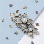 Load image into Gallery viewer, Elegant Floral Pearl Hair Claw Clip - Vintage Metal Flower Hair Accessory