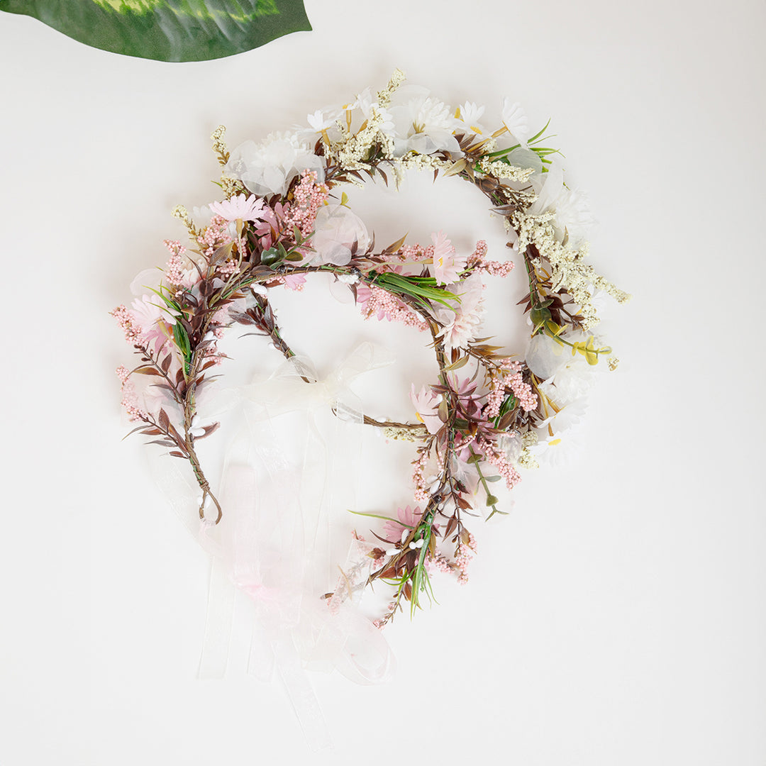 Radhu & Kabby White Daisy Floral Hair Tiara for Girls & Women | Artificial Flower Crown with Ribbon Tie | Elegant Hair Accessory for Weddings, Photoshoots & Parties