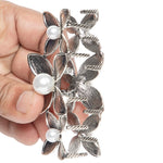 Load image into Gallery viewer, Elegant Floral Pearl Hair Claw Clip - Vintage Metal Flower Hair Accessory